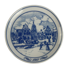 Hutschenreuther Eltzer Hof Collector Plate German Blue and White Porcelain picture
