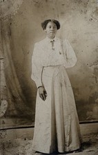 ANTIQUE 1900S AFRICAN AMERICAN WOMAN EDWARDIAN FASHION STUDIO PORTRAIT PHOTO picture