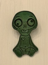 VeeFriends Spooktacular 2023 Halloween Pin Zealous Zombie Limited 1 /99 Emerald picture