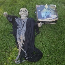 VTG Spirit Halloween Fitco The Gothic Collection 6ft Skull Latex Hanging Prop picture