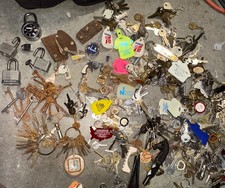10lbs VTG Antique Key Lot Skeleton Keys Padlocks Advertising Keychains Estate picture