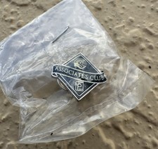 Publix Associate’s Club United Way Lapel Pin NEW SEALED picture