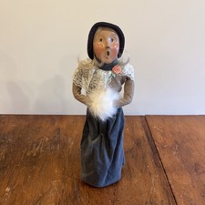 1993 BYERS CHOICE CHRISTMAS CAROLER Long Blond Hair White Muff Green Lace Outfit picture