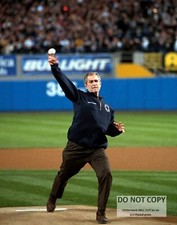 11X14 PHOTO  GEORGE W. BUSH THROWS FIRST PITCH DURING 2001 WORLD SERIES (BB-768) picture