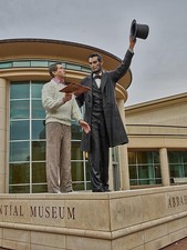 Photo:Springfield IL Abraham Lincoln Museum Return Visit Sculpture 2000s picture