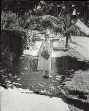 1961 Press Photo Retired Woman Runs Errands, Dade - lrs26188 picture