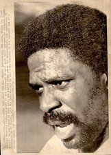 LG32 1975 AP Wire Photo HEAVYWEIGHT RON LYLE PREPS FOR MUHAMMAD ALI TITLE FIGHT picture