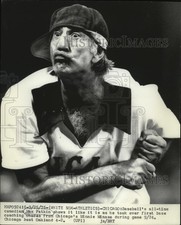 1976 Press Photo Baseball's comedian Max Patkin as White Sox first base coach picture