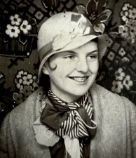 Vintage 1940s Photo Booth Pretty Girl Hair Curl Fashionable picture