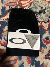 Oakley Veterans Day Pin New Pin And Velvet Package Included 2021 picture