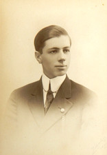 1910 HANDSOME YOUNG MAN STUDIO PHOTO VERY WELL DRESSED SUIT COLLAR TIE 4