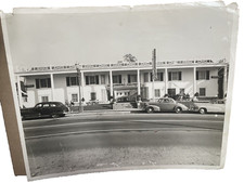 Vtg Hollywood Colonial Motel Photo 8 x 10 Vintage cars Hollywood CA Ebersol picture