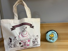 Peanuts Snoopy Combo:  Small Snoopy Lunch/Tote Bag & Coin Purse picture
