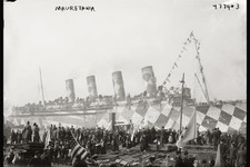 Photo:RMS Mauretania Ocean Liner 1900s Ship Docked at Pier Crowds picture