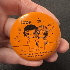 Rare Vintage 1970 Love Is Pin Back Orange Button Cartoon Lovers Kim Casali 1.75