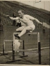 1925 Press Photo Cambridge University hurdler David Burghley at Penn Relays picture
