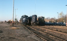 ST ORIG SLIDE MP MO-PAC MISSOURI PACIFIC MOTIVE POWER LINEUP - VILLA GROVE 1986 picture