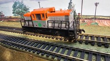 AHM HO Gauge GE General Electric Center Cab Switcher Tested: RUNS GREAT picture