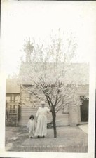 SMALL FOUND FAMILY PHOTO Black And White Snapshot 210 54 Y picture