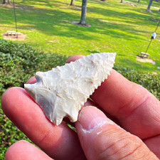 1 7/8” Stilwell arrowhead from Macoupin co. Illinois. Authentic pre 1600  picture