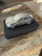Porsche Macan Turbo Model picture