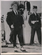 1951 Press Photo Starter Seth Klein at Indianapolis Memorial Day 500 race picture