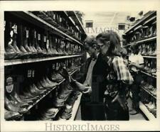 1984 Press Photo Dancer Mikhail Baryshnikov Shops For Boots, Forth Worth, Texas picture