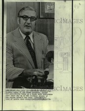 1974 Press Photo Miami Dolphins football team owner Joe Robbie - nos29363 picture