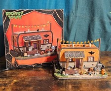 🎃 Lemax - Spooky Town 🎃 2017 Creepy Camper - Lighted Halloween Village #75186 picture