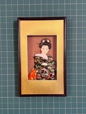 VINTAGE JAPANESE GEISHA SILK KIMONO PORCELAIN 3D SHADOW BOX 1960/70s 7.75