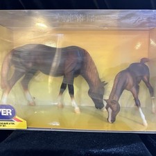 Breyer #3358 Grazing Mare & Foal Gift Set Traditional 2000-2003 Retired Boxed picture