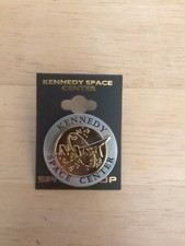 VINTAGE NASA KENNEDY SPACE CENTRE LAPEL PIN.  NOS picture