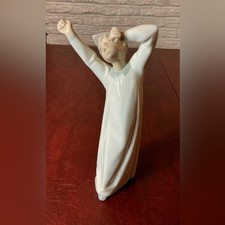 Vtge Lladro Boy Yawning Sculpture 4870-Glazed Porcelain-Collectible-Handcrafted picture
