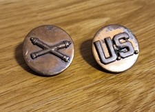 VINTAGE WWII US ARMY ENLISTED FIELD ARTILLERY & U.S. COLLAR DISCS INSIGNIA picture