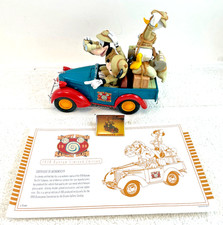 HTF 1999 Disney Convention Safari Guide Mickey Blue 1938 Bantam Ertl LE 200 Box picture