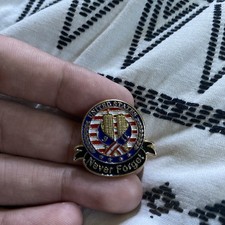 VINTAGE 9/11 Never Forget commemorative lapel pin featuring the Twin Towers picture