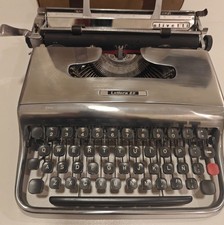 1965 Olivetti Lettera 22 Portable Typewriter Working Spanish Layout Tested. picture