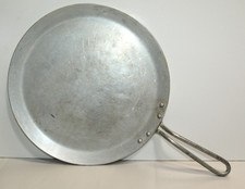 VINTAGE WEAR-EVER ROUND STOVE TOP ALUMINUM FLAT GRIDDLE PAN 12.5