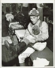 1957 Press Photo Jockey Dave Erb gets ready for a horse race - lra36153 picture