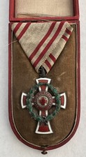 WWI 1914 Austria Honor of the Red Cross II Class Order Medal in Original Case picture