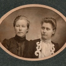 c1900s Red Oak, IA Carlson Studio Mounted Photo Two Women Victorian Fashion Vtg picture