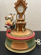 2005 Hallmark Keepsake The Merry Old Toymaker Animated Music Clock QFM4301 Box picture