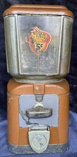 vintage Universal Vendors of St. Louis, MO 5¢ coin‑operated vending machine picture