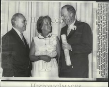 1966 Press Photo Robert Ainsworth sworn in with wife and Judge John Minor Wisdom picture