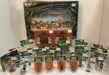 LEMAX SPOOKY TOWN HALLOWEEN VILLAGE ACCESSORIES LOT OF 28 FIGURES & PLATFORM NEW picture