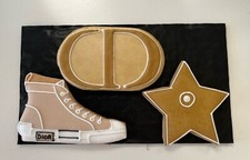 DIOR LIMITED EDITION Gingerbread Iced Biscuits (Harrods 2023) picture