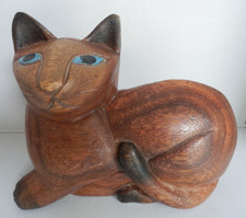 VINTAGE LARGE WOODEN LAYING DOWN CAT ORNAMENT - VERY GOOD CONDITION picture
