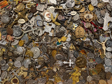 LOT OF OVER 5 LBS. ANTIQUE & VINTAGE CATHOLIC RELIGIOUS HOLY MEDALS PENDANTS picture