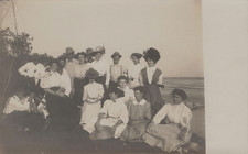 MEN & WOMEN GATHERED ON LAKE WATER EDGE PORTRAIT REAL PHOTO POSTCARD 1910 RPPC picture