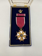 Complete 1950s Legion of Merit Medal - Lapel Pin Ribbon Bar - Pin Badge Award picture